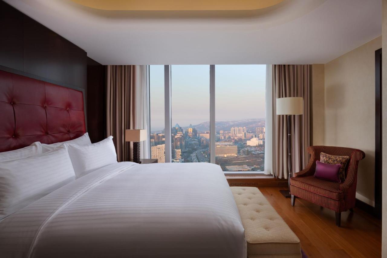 The Ritz-Carlton, Almaty Hotel Bagian luar foto